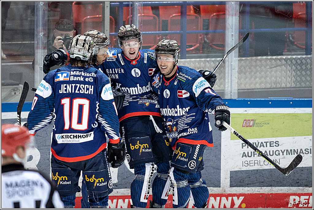 PENNY DEL;  Iserlohn Roosters - Koelner Haie; Koeln, 05.12.2021